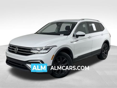Used 2024 Volkswagen Tiguan SE image 1