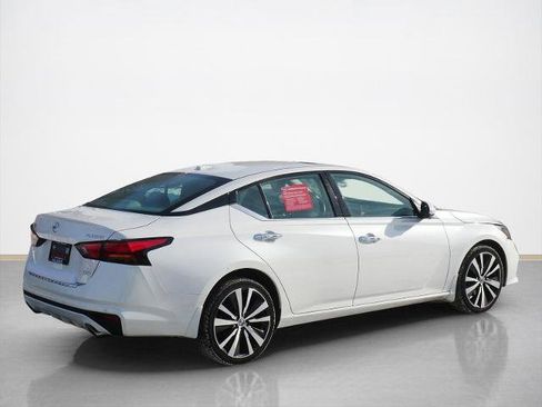 Certified 2020 Nissan Altima 2.5 Platinum image 3