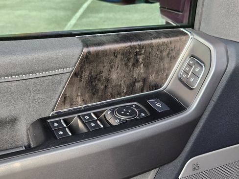 Used 2025 Ford F250 Lariat w/ Lariat Ultimate Package AWD/4WD image 11