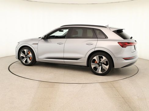 Used 2023 Audi e-tron Premium Plus w/ Premium Plus Package image 3