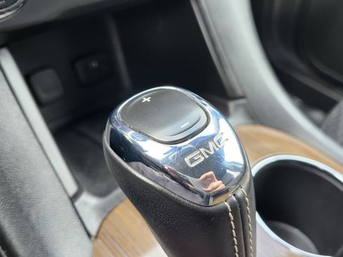 Used 2019 GMC Acadia SLE image 9