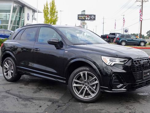 Used 2025 Audi Q3 2.0T Premium image 3