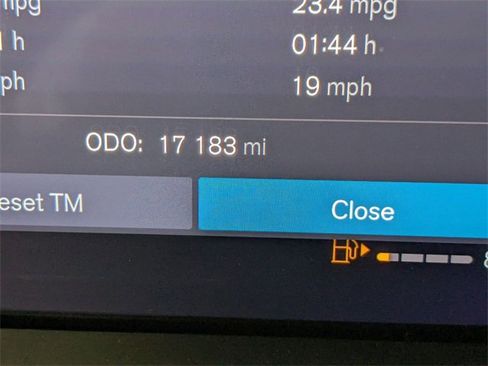 Used 2025 Volvo XC60 B5 Plus image 19