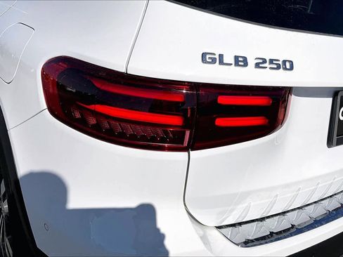 Used 2026 Mercedes-Benz GLB 250 image 6