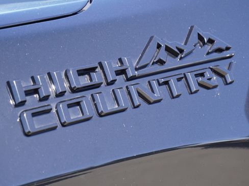 Used 2025 Chevrolet Silverado 1500 High Country w/ Midnight Edition AWD/4WD image 9