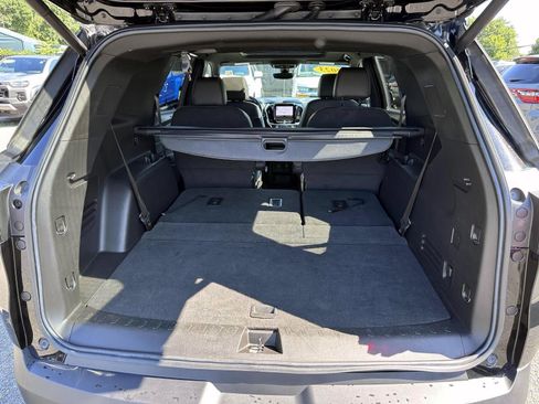 Used 2023 Chevrolet Traverse RS w/ LPO, Cargo Package AWD/4WD image 7