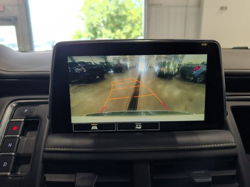 Used 2021 GMC Yukon SLT w/ Rear Media and Nav Package AWD/4WD image 15
