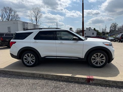 Used 2021 Ford Explorer XLT w/ Equipment Group 202A image 5