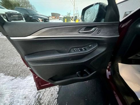 New 2025 Jeep Grand Cherokee Limited image 11