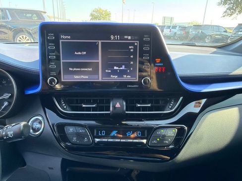 Used 2021 Toyota C-HR XLE FWD image 22