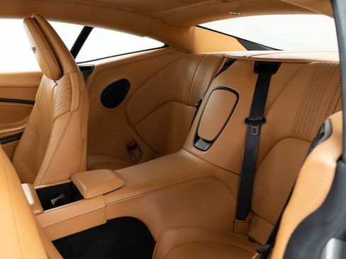 Used 2018 Aston Martin DB11 V12 image 20