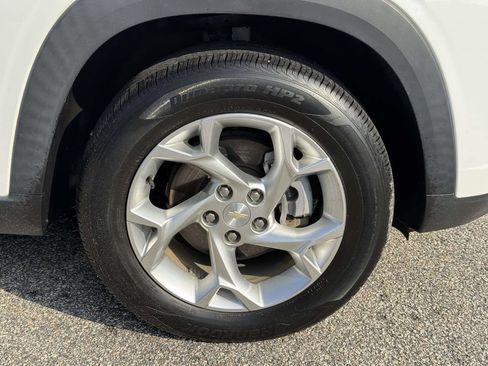 Used 2024 Chevrolet Trax LS w/ LS Convenience Package FWD image 27