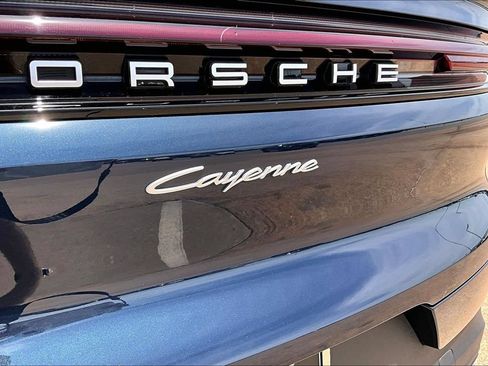 Used 2024 Porsche Cayenne Coupe AWD/4WD image 31