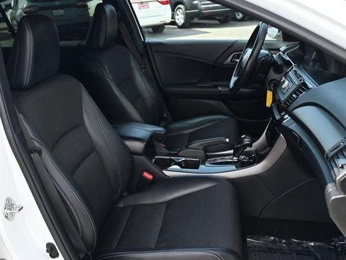 Used 2017 Honda Accord Sport image 15