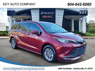 Used 2022 Toyota Sienna XLE video 1