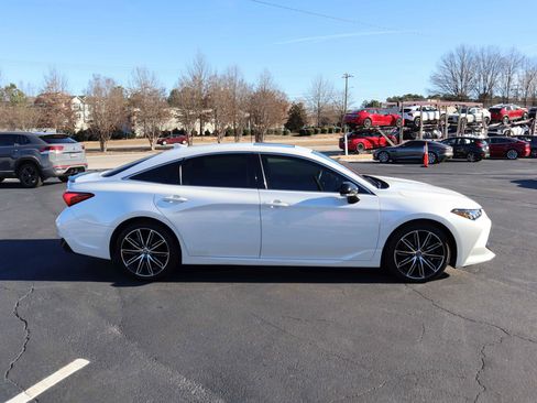 Used 2019 Toyota Avalon XSE image 12