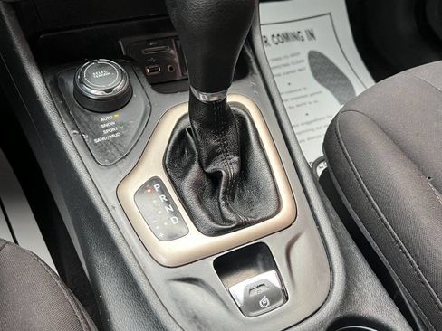 Used 2016 Jeep Cherokee 75th Anniversary image 22