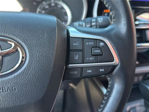Used 2023 Toyota Highlander XLE AWD/4WD image 23