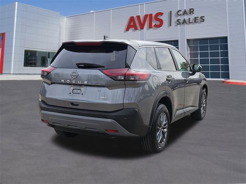 Used 2023 Nissan Rogue S image 6