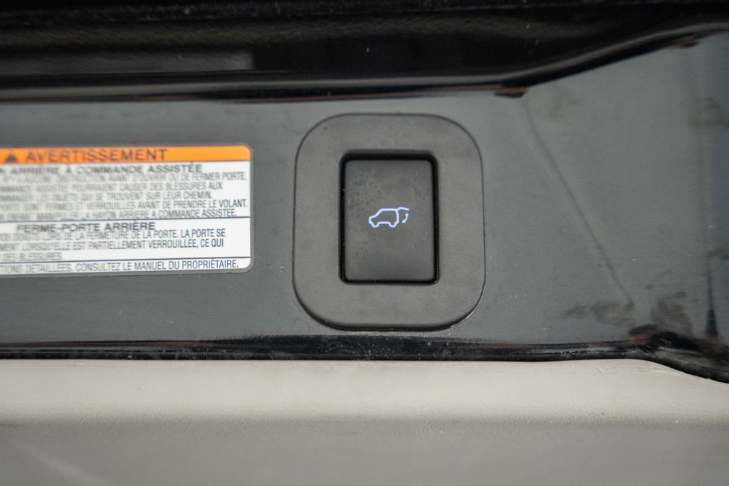 Used 2017 Toyota Sienna XLE w/ XLE Navigation Package FWD image 16