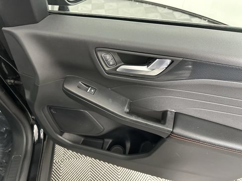 Used 2025 Ford Escape ST-Line FWD image 17