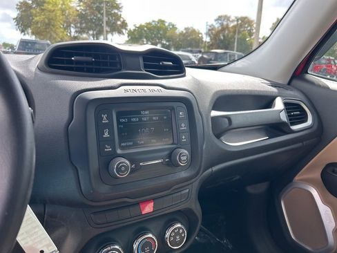 Used 2015 Jeep Renegade Latitude image 12