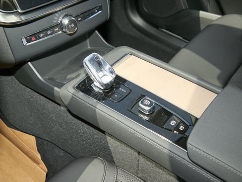 New 2025 Volvo XC90 B6 Plus w/ Protection Package image 14