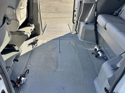 Used 2018 Toyota Sienna XLE Premium image 22