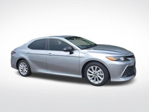 Used 2024 Toyota Camry LE w/ Convenience Package FWD image 1