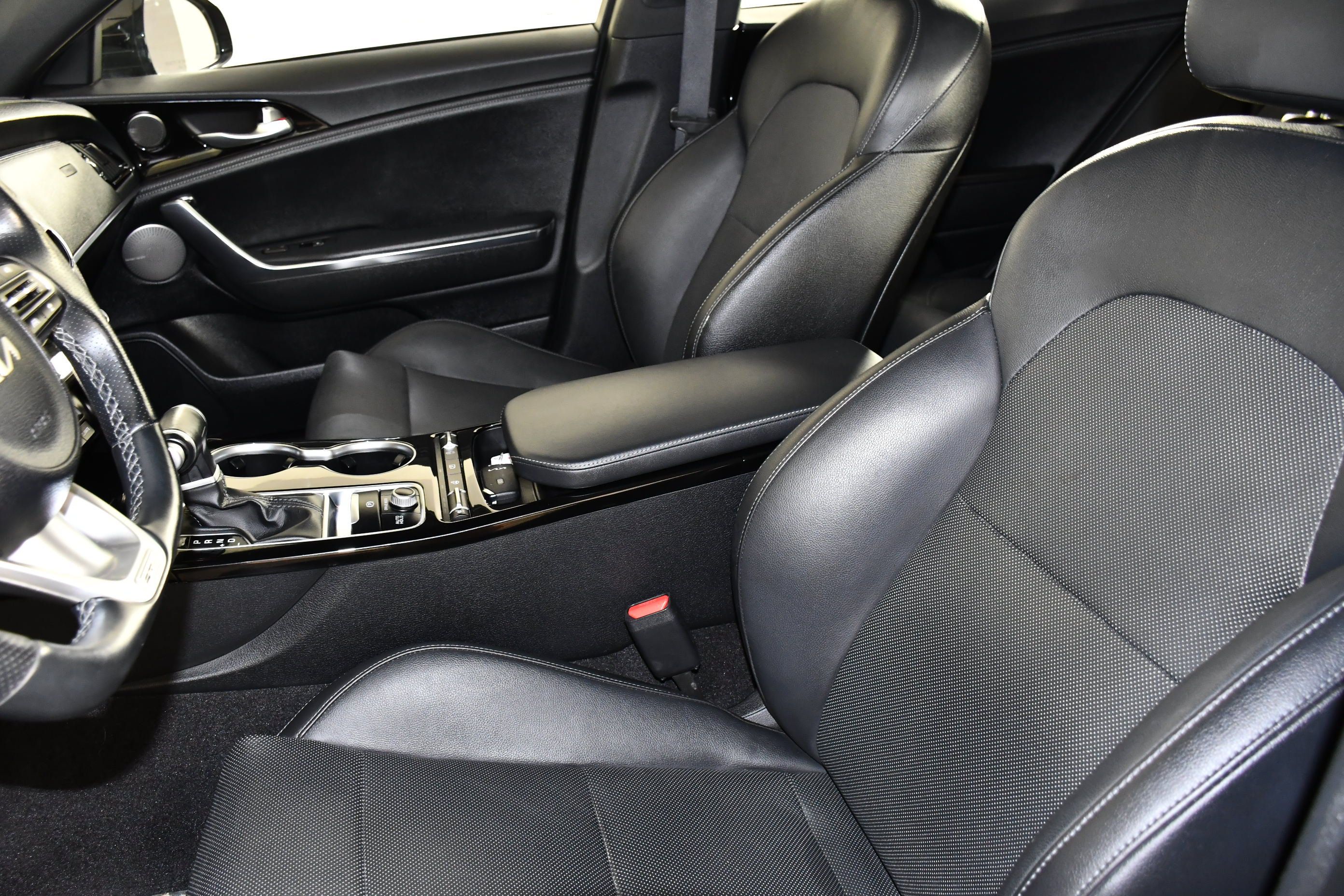Used 2023 Kia Stinger GT-Line w/ Sun & Sound Package AWD/4WD image 38