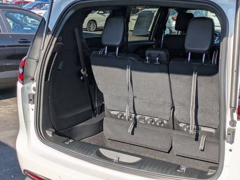 New 2026 Chrysler Pacifica Select FWD image 30