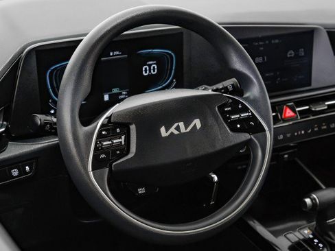 Used 2024 Kia Niro LX image 13