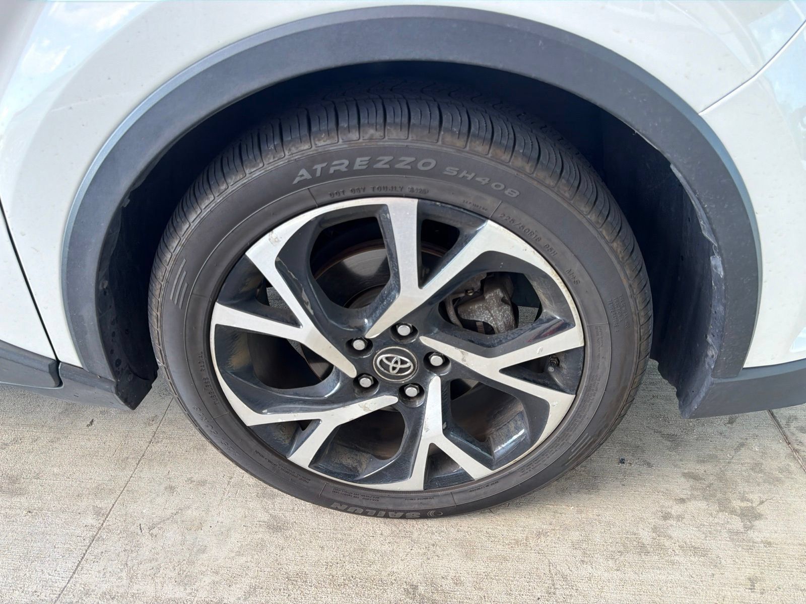 Used 2019 Toyota C-HR Limited FWD image 20