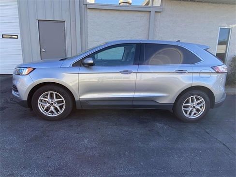 Used 2023 Ford Edge SEL image 4