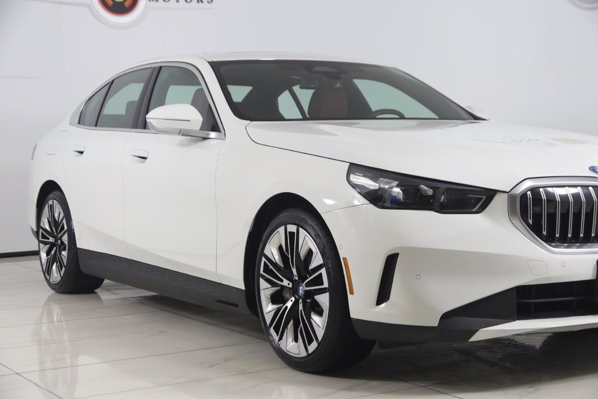 Used 2024 BMW i5 eDrive40i w/ Convenience Package RWD image 35