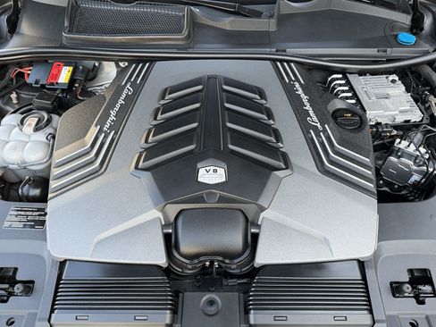Used 2022 Lamborghini Urus AWD/4WD image 29