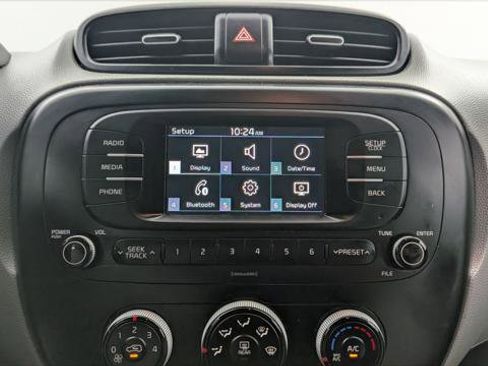 Used 2017 Kia Soul BASE image 19