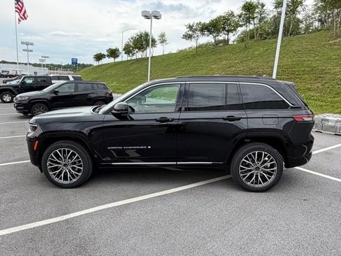 New 2026 Jeep Grand Cherokee Summit AWD/4WD image 3