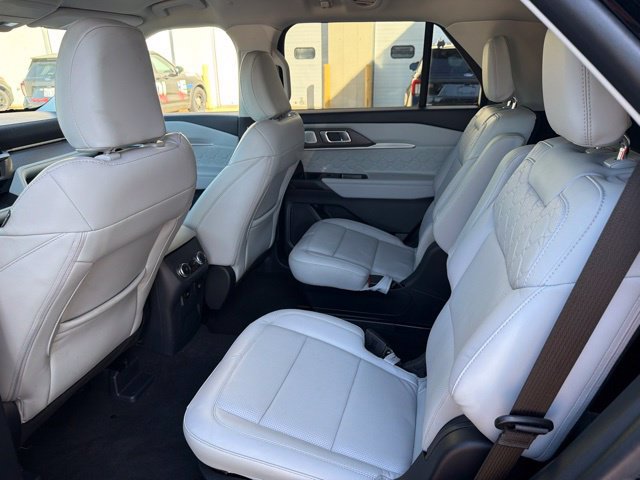 Used 2026 Ford Explorer Platinum w/ LUX Leather Package AWD/4WD image 17