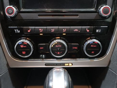 Used 2012 Volkswagen Passat TDI SE image 28