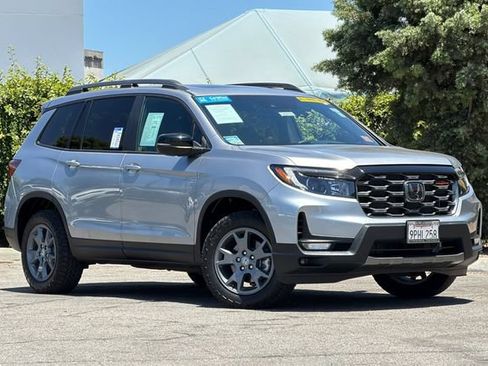 Certified 2025 Honda Passport TrailSport image 2