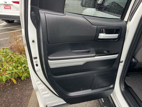 Used 2018 Toyota Tundra SR5 w/ TRD Off Road Package image 15