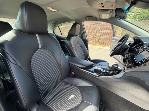 Used 2018 Toyota Camry SE FWD image 25
