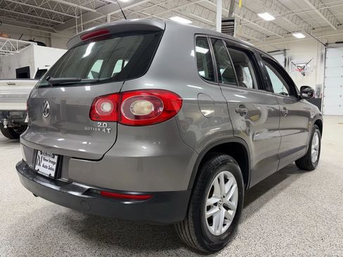 Used 2011 Volkswagen Tiguan S image 2