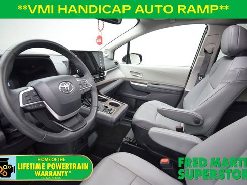 Used 2022 Toyota Sienna XLE image 16