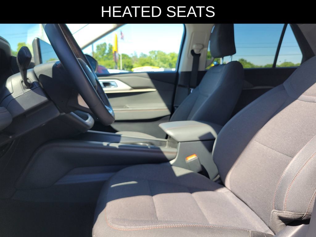 Used 2025 Ford Explorer Active AWD/4WD image 15