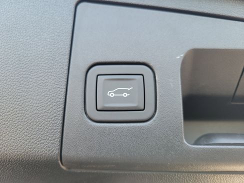 Used 2019 Cadillac XT4 Premium Luxury image 12