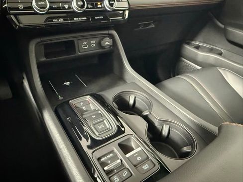 Used 2025 Honda Pilot TrailSport image 25