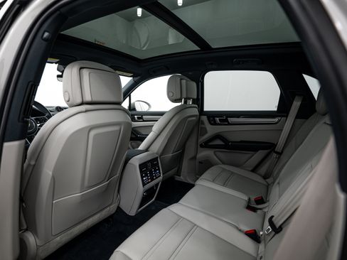 Certified 2023 Porsche Cayenne Platinum Edition AWD/4WD image 22