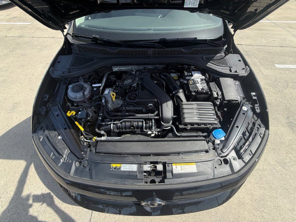 Used 2025 Volkswagen Jetta SE FWD image 19